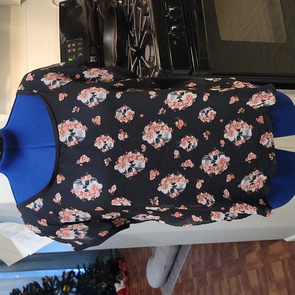 Short sleeve light weight blouse